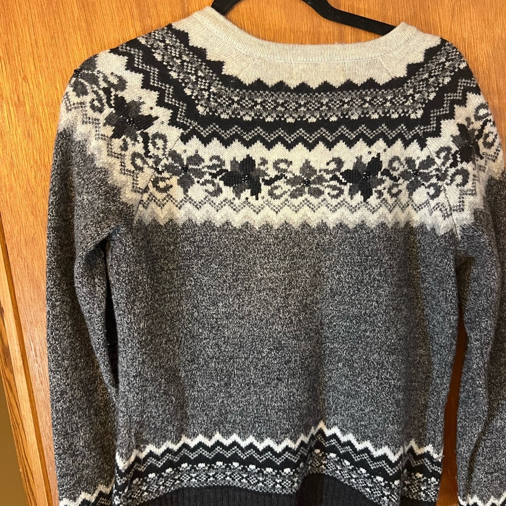 Eddie Bauer Black and Gray Patterned Sweater